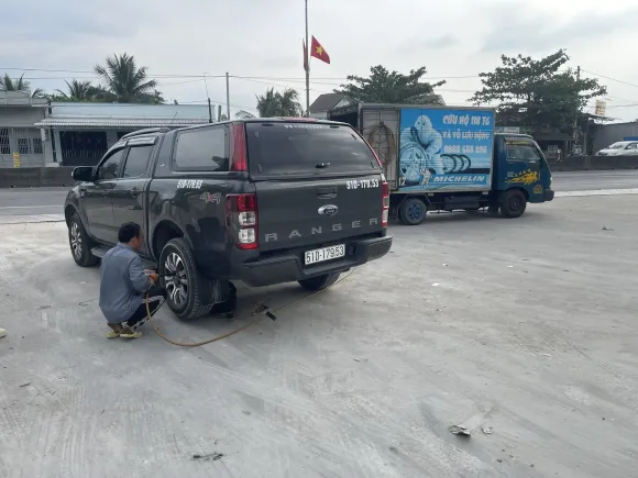 Vá vỏ lưu động – Giải pháp tiện lợi cho người dùng ô tô và xe máy